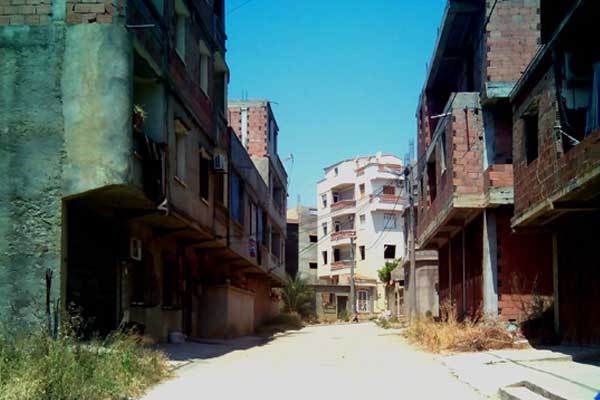 سكان حي حمود لعروسي يطالبون بالإنارة العمومية
