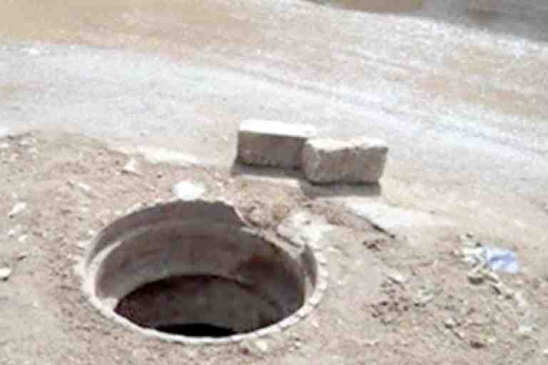 بالوعات حي «عدل» تتعرض للسرقة