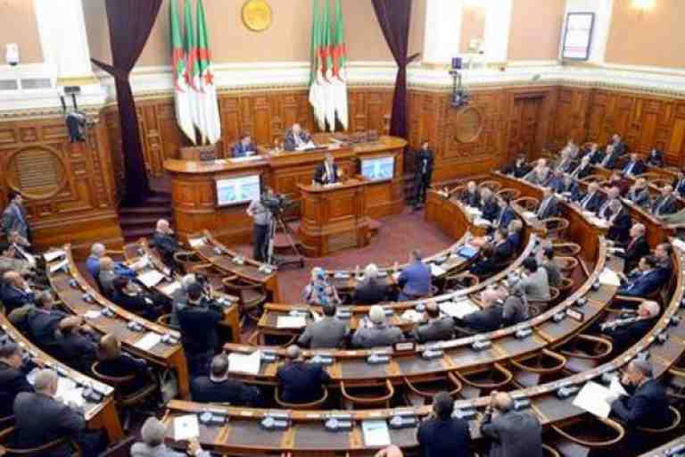 خصم الغيابات والحرمان من الترشح لأجهزة المجلس
