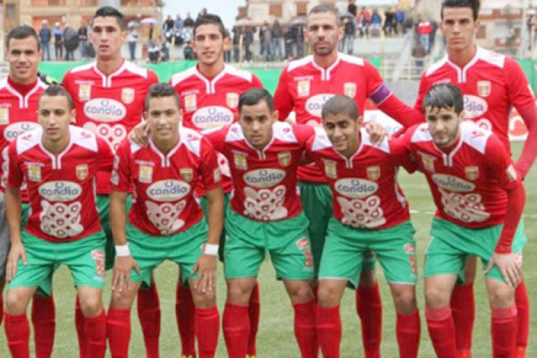 طياب يطمئن اللاعبين قبل مباراة عين فكرون