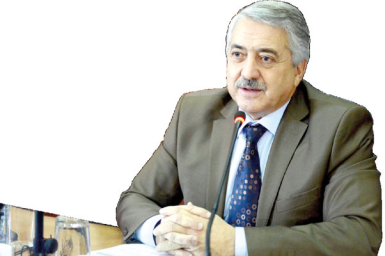 إحالة مؤمّنين وصيادلة على العدالة