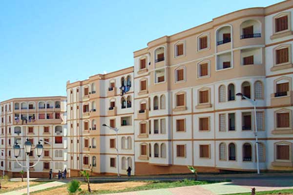 المستفيدون من 232 مسكنا يستنجدون بالوالي