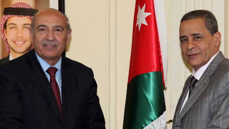 سفير الجزائر بعمان يؤكد تسهيل الإجراءات