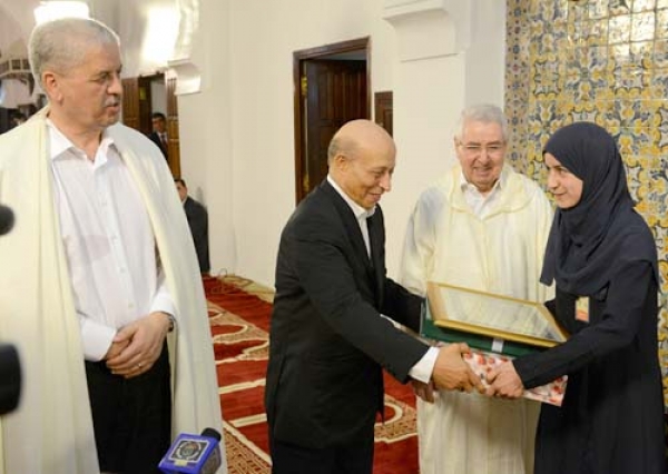 تكريم الفائزين بجائزة الجزائر الدولية لحفظ القرآن 