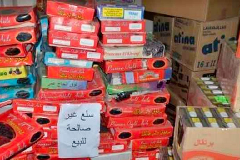 حجز طنين من المواد الغذائية وإغلاق 221 محلا تجاريا