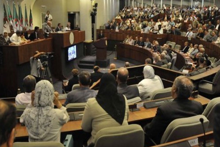 تشجيع الاستثمار والمناولة ومحاربة تهريب العملة الصعبة