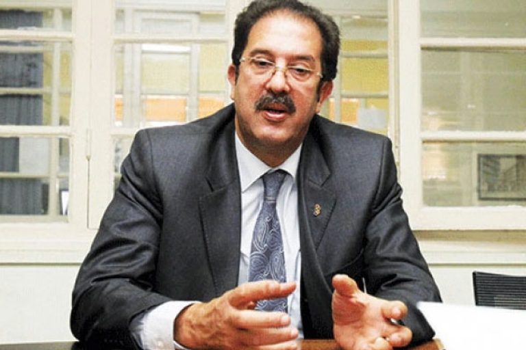 البروفيسور الذي يعالجني هو من يقرر هل أترشح أم لا