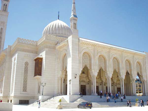 دور القيم الروحية في بناء الحضارة وسقوطها