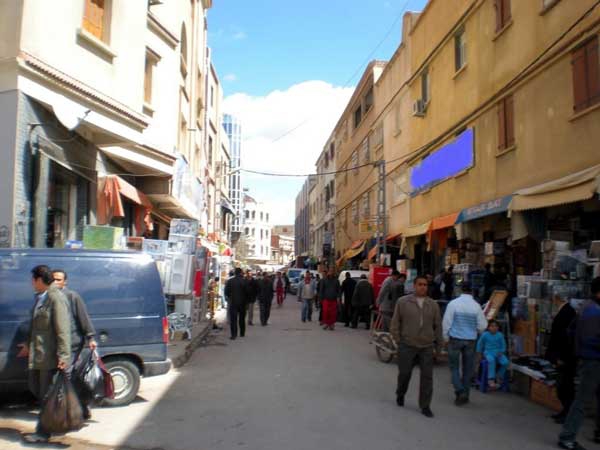  التجارة الفوضوية تعود بقوة إلى شوارع قسنطينة 