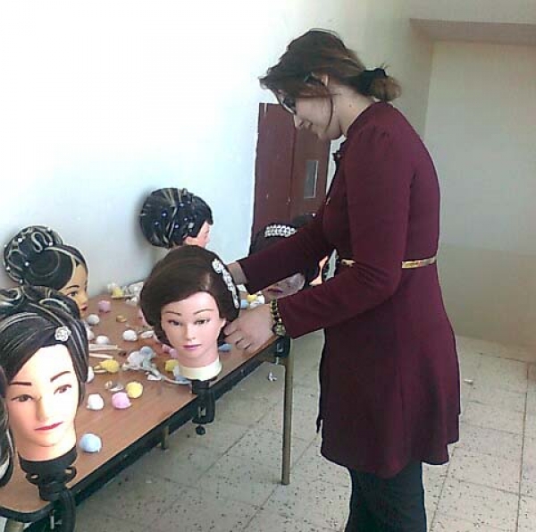 تسريحة مميزة لكل ثوب.. موضة جديدة تنشدها عرائس 2014