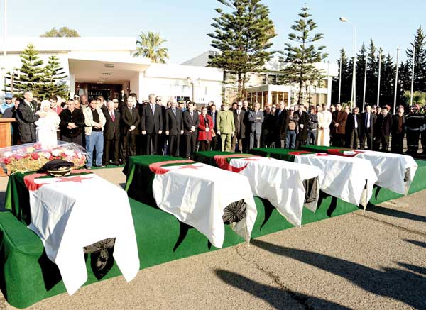 سلال يشرف على مراسم استقبال والترحم على جثامين الضحايا الجزائريين