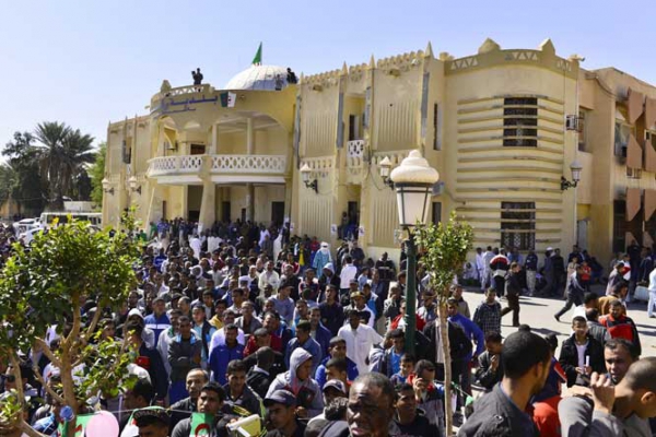 اعتصام سلمي بورقلة ومسيرة بعين صالح