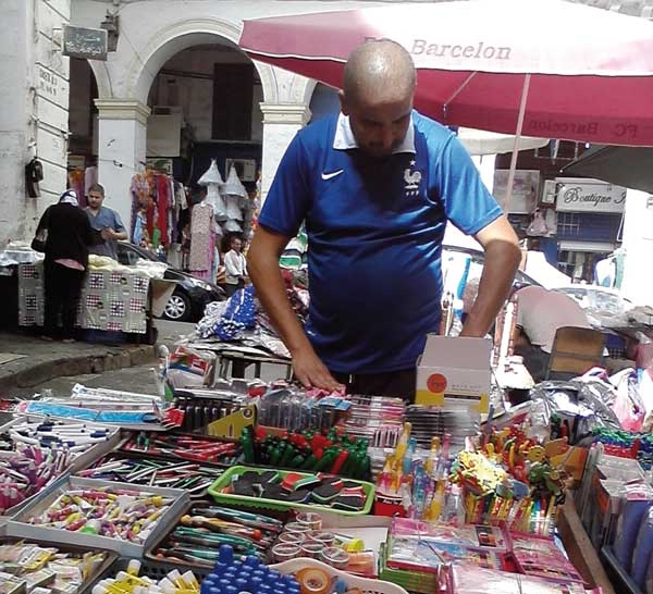 إقبال ملحوظ على المكتبات بعد العودة إلى الأقسام