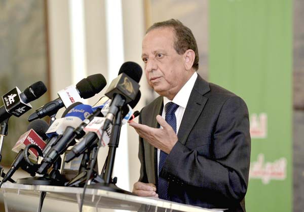 خمري يطالب بتعميق النقاش حول قضايا الشباب