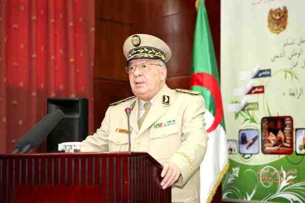 قايد صالح: أفراد الجيش أحرار في التصويت