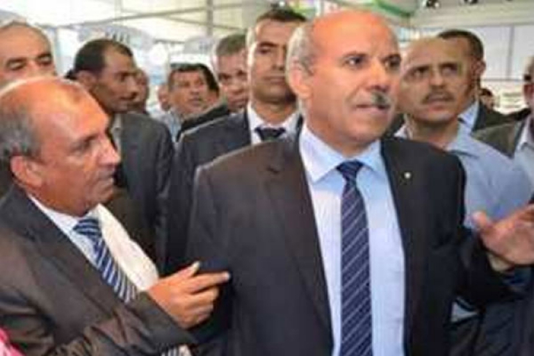والي قسنطينة يهدد بمتابعة بعض المرقين قضائيا