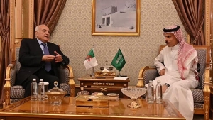 وزير الشؤون الخارجية والجالية الوطنية بالخارج، أحمد عطاف-وزير الشؤون الخارجية السعودي، سمو الأمير فيصل بن فرحان