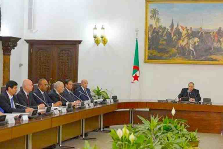 ترشيد الميزانية، التحكم في الواردات والتمويل غير التقليدي