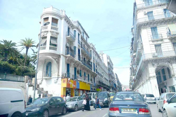 المختصون يوصون بهدم العديد من العمارات