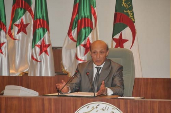 ولد خليفة يدعو النواب لعدم ادّخار أي جهد لإثرائها خدمة للشعب