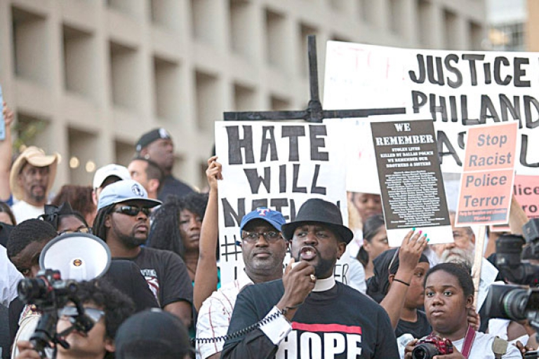تزايد الاحتجاجات إزاء ممارسات الشرطة العنصرية ضد السود