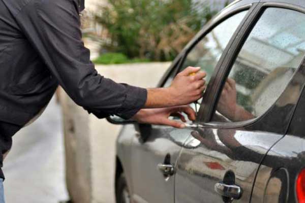 الإطاحة بعصابة مختصة في سـرقة السيارات