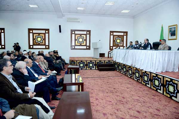 جواز "البيع بالإيجار" واقتراح تسمية "البيع بالتقسيط"