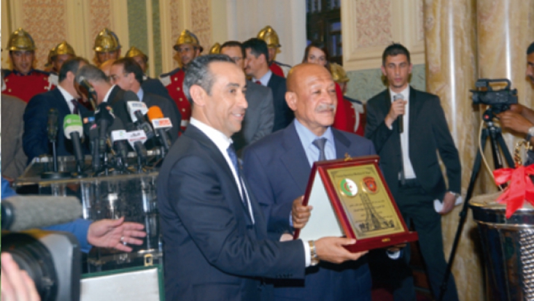 زوخ يكرم اتحاد العاصمة حامل لقب البطولة الوطنية