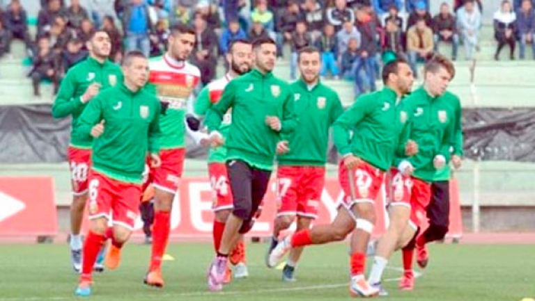 بيرة لا يلقى الإجماع والأنصار متخوفون من الإقصاء ضد تبسة