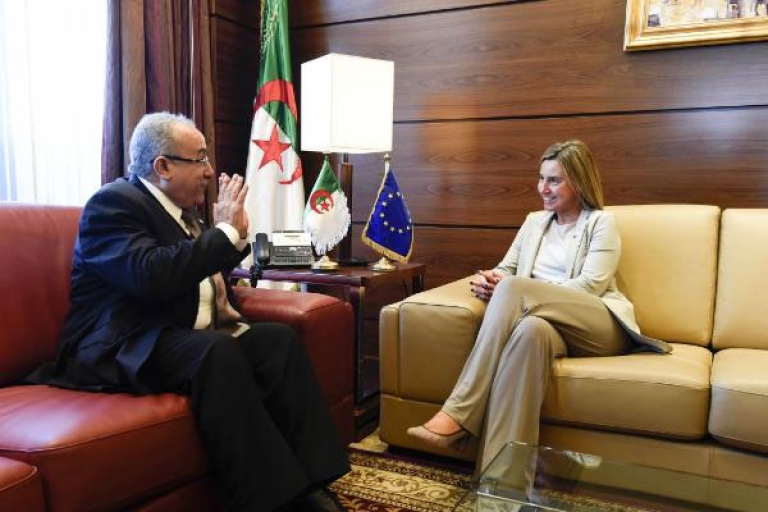 ترسيخ المقاربة الجزائرية في حل الأزمة الليبية وتأجيل منطقة التبادل الحر إلى 2020