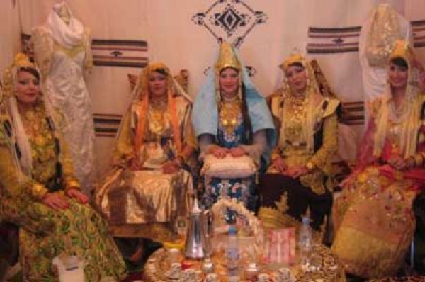 إقبال كبير على "الماشطة" التقليدية