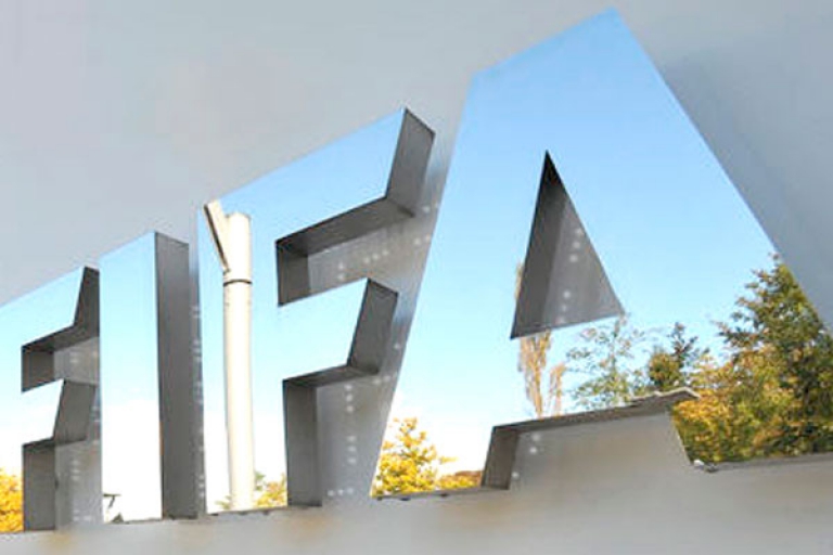 «الفيفا» يغرم اتحادات إيطاليا والأرجنتين والبرازيل والشيلي