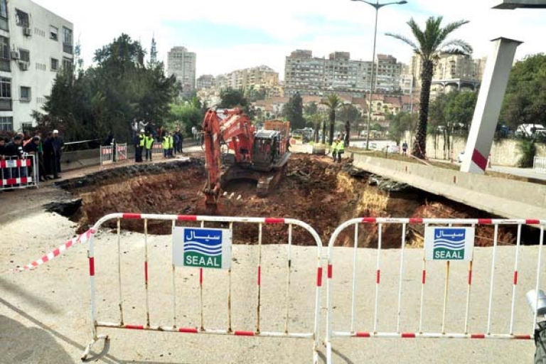 المختصون: القناة القديمة المتآكلة سبب الكارثة