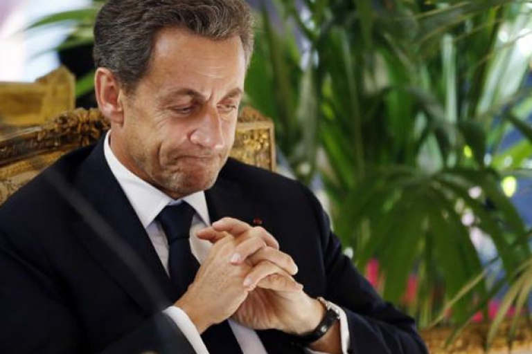 سـاركوزي: الاعتذار للجزائريين قبل «الفيزا»