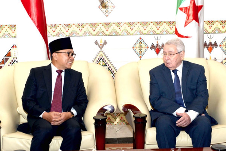 استعراض العلاقات الثنائية بين البلدين