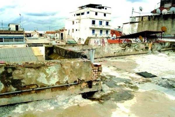 سكان الأقبية يطالبون بترحيلهم