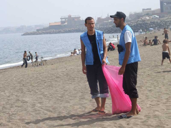 20 ألف متطوع يستخرجون 10 أطنان من النفايات في اليوم الأول