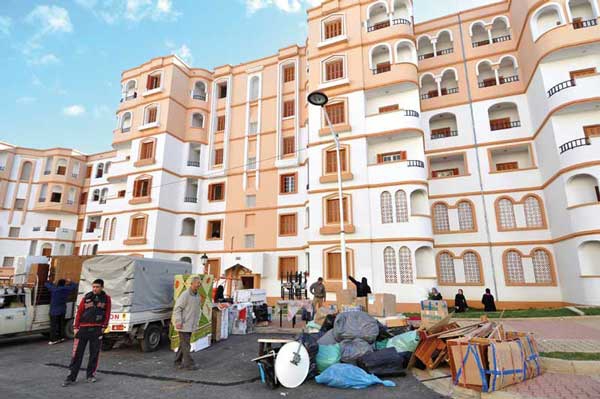 ترحيل وإعادة إسكان 384 عائلة بوهران