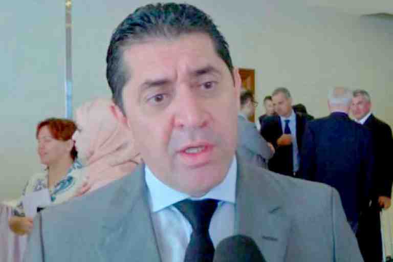 بايري يكشف عن تحرير رخص الاستيراد في جوان