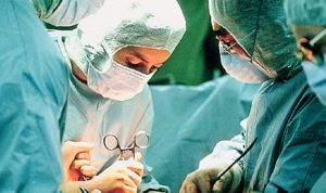 الإشراف على عمليات جراحية معقدة بقسنطينة