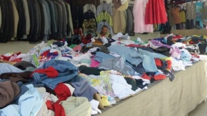 جزائريون يقتنون الملابس من أسواق الشيفون