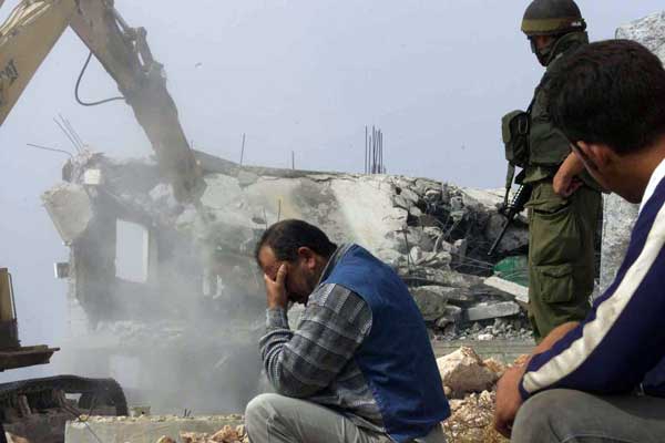 &quot;هيومن رايتس&quot; تعتبر هدم منازل الفلسطينيين جريمة حرب
