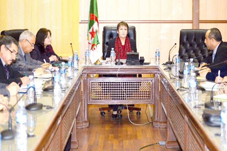 نقابات التربية تطالب بإعادة جزئية للبكالوريا والكشف عن هوية "المجرمين"