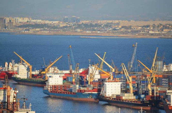 1.2 مليار أورو قيمة الصادرات الجزائرية نحو تونس في 2014�