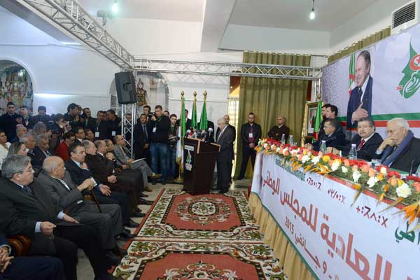 "الأرندي" يدعو القوى الوطنية للالتفاف حول مشروع الدستور