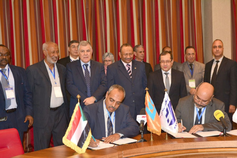 توقيع مباشر لاتفاقيات بالجملة