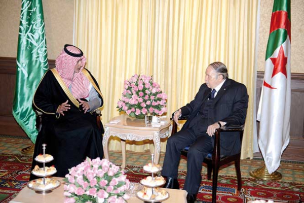 الرئيس بوتفليقة يستقبل الأمير سعود بن محمد العبد الله الفيصل