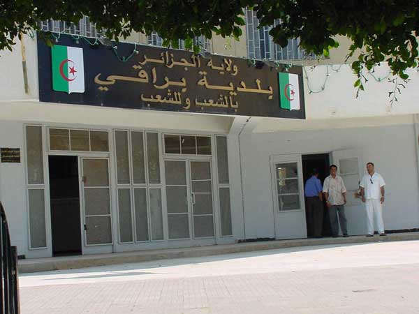 السكان يشكون تهاون المقاول وغياب المراقبة