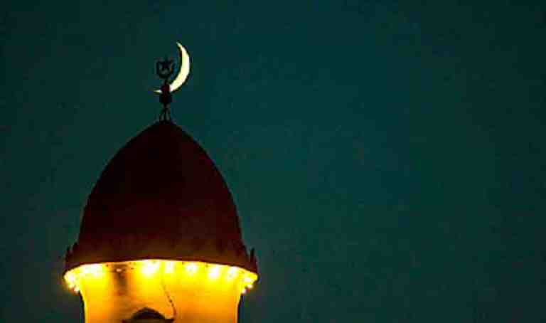 السعودية تتحرى رؤية هلال رمضان في يومين