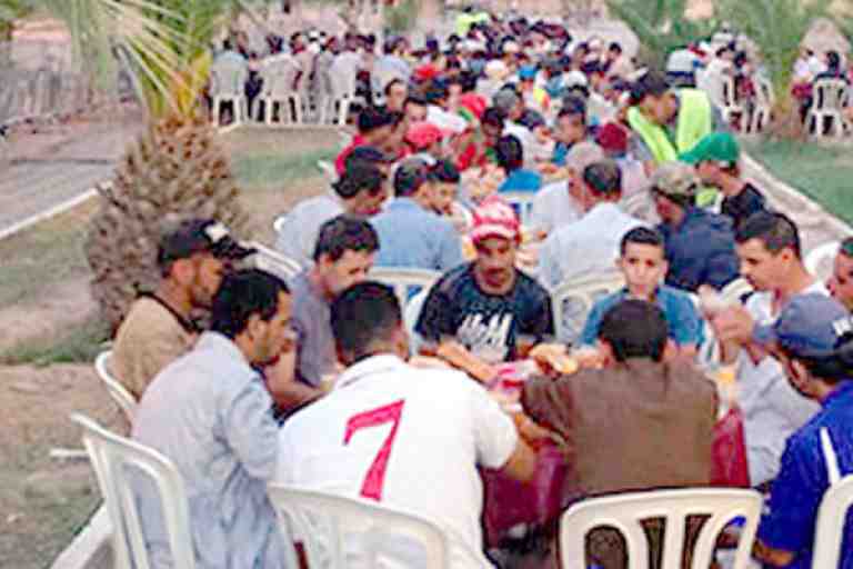 موائد للإفطار وتحسيس بتفادي السرعة المفرطة